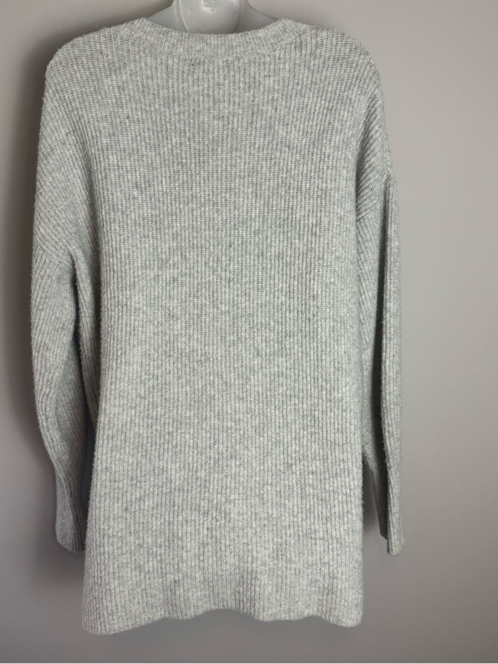 Halogen Light Gray Ribbed V-Neck Sweater Size Small - Picture 8 of 9